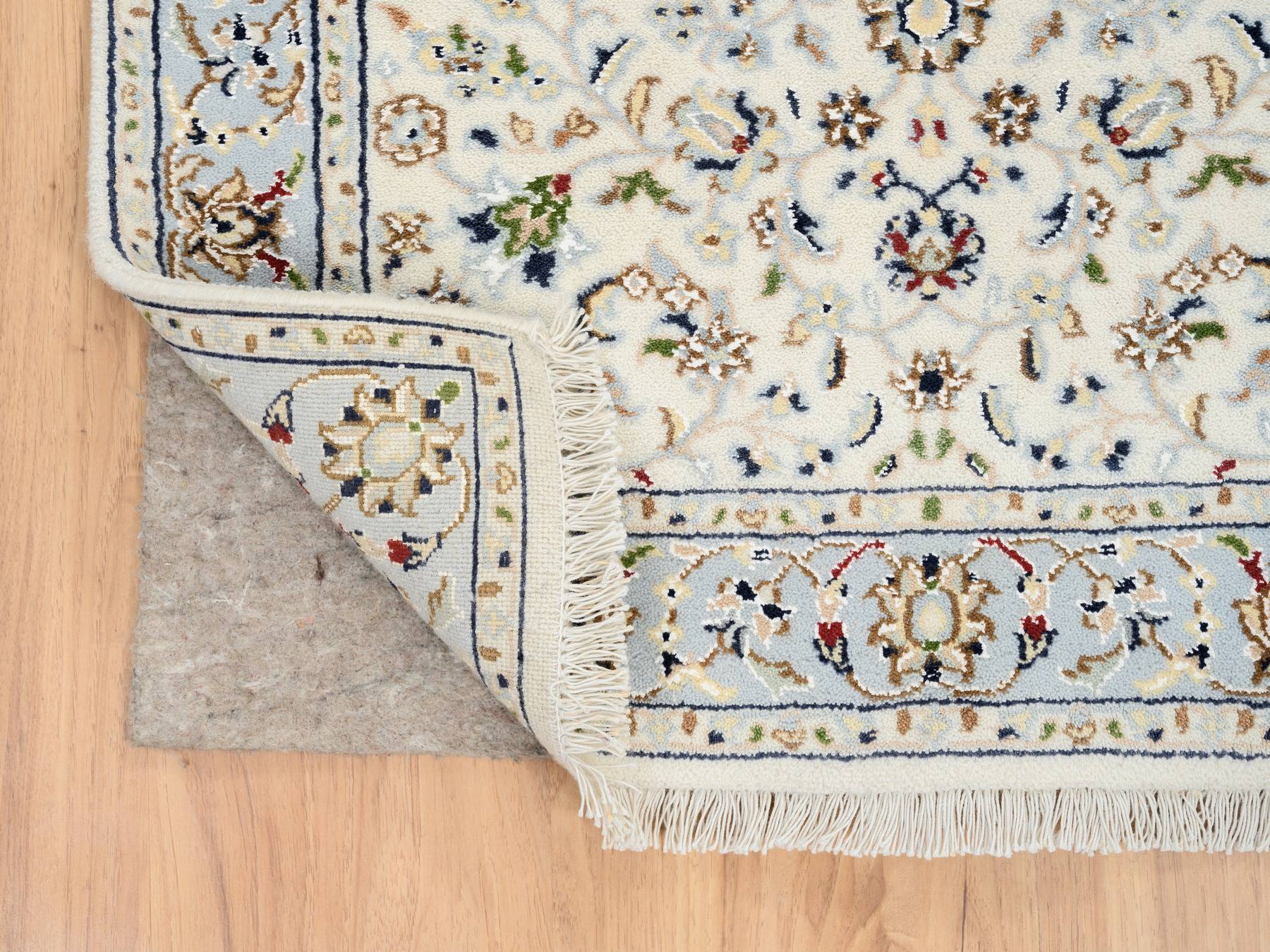 Traditional Rugs LUV582660